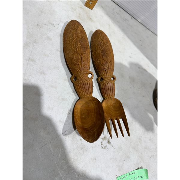 Curved fork and spoon