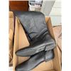 Image 1 : Boots size 10