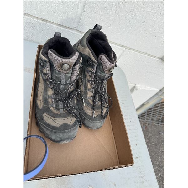 MERRELL size 10 women's