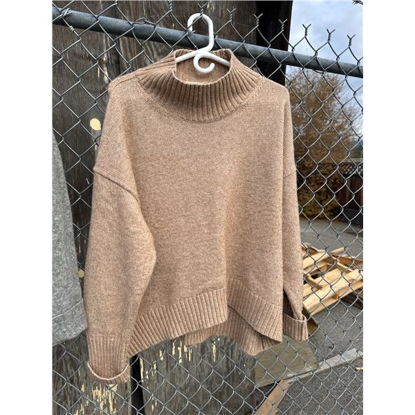 H&M sweater size large