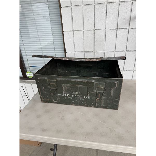 Vintage 1944 Green metal MUNITIONS