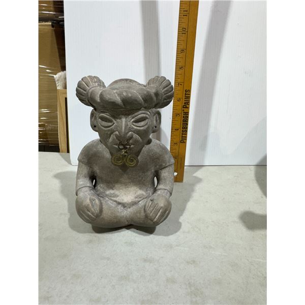 Clay, seated figurine from chili