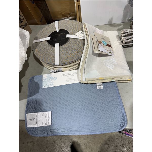 Placemats and tablecloth