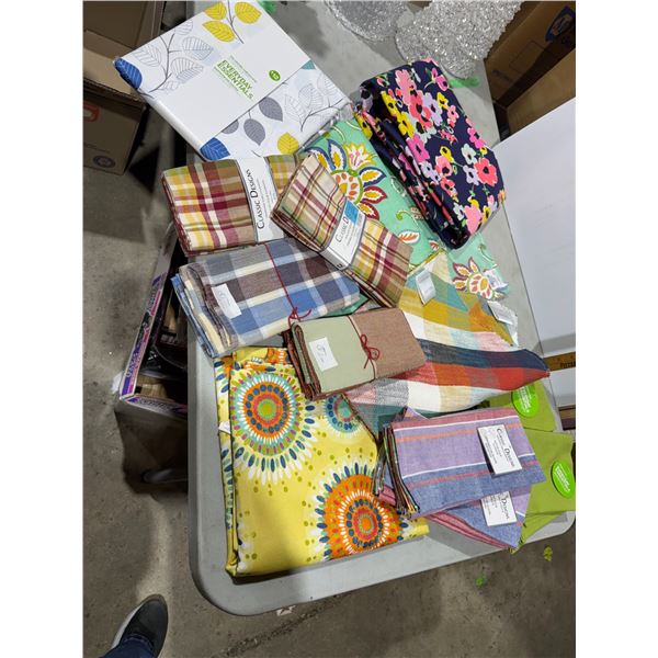 Napkins and table onions