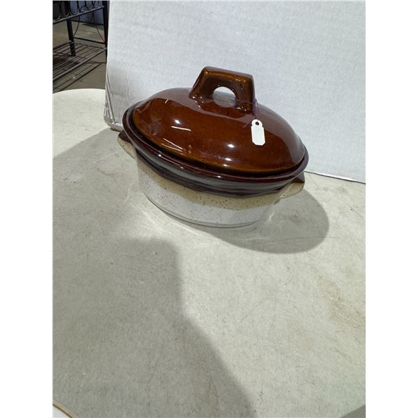 Smaller pottery, lit baking dish