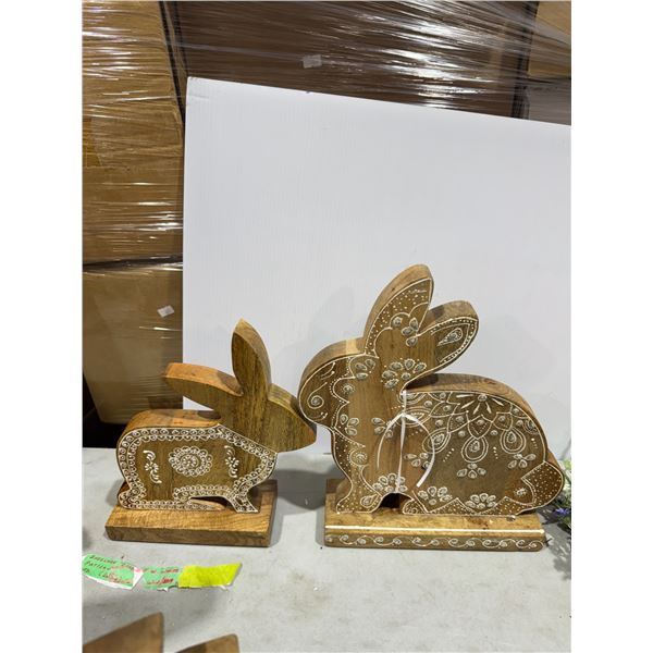 Detailed sheesham  bunny decor