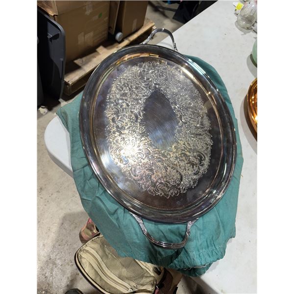 Serving platter with the cover