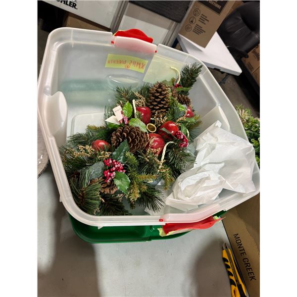 Christmas centerpiece with wreath hold