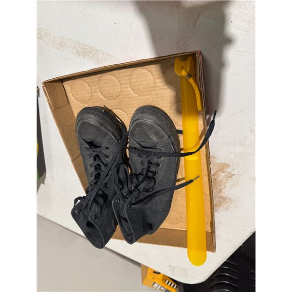 Converse shoes women's size 10.5 size 8.5 and a shoe horn  xs