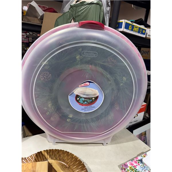 Wreath and wreath holder