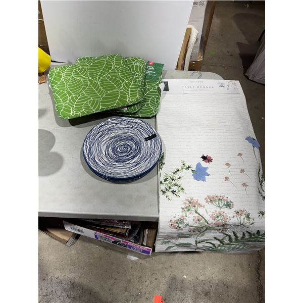 Table runner plates, and TERA gear cushions