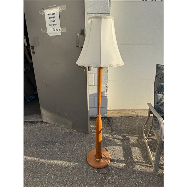 Floor lamp
