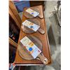 Image 1 : 3 News serving boards