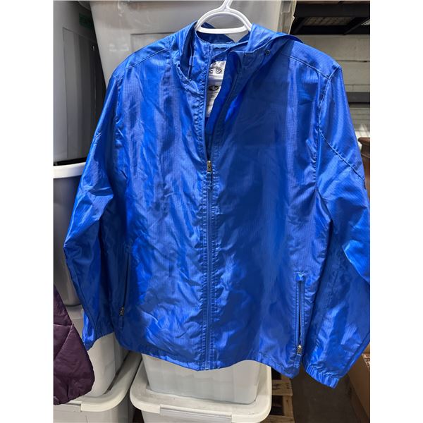 Athletic works size medium