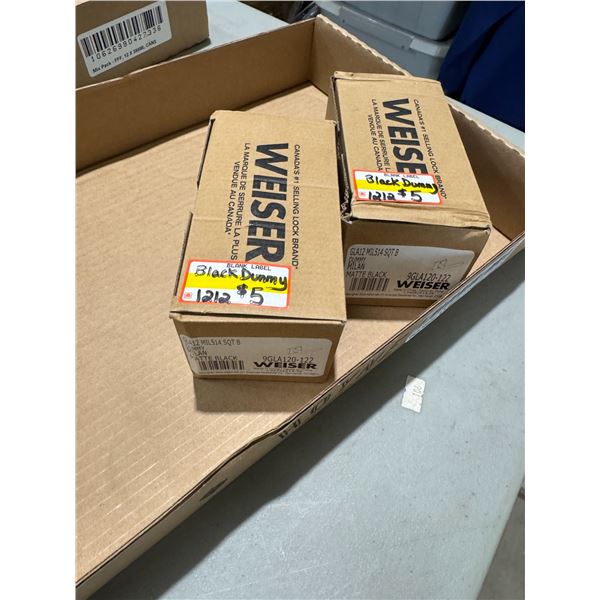 Wiser black dummy looks