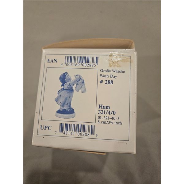 Humme; figurine "Wash day"