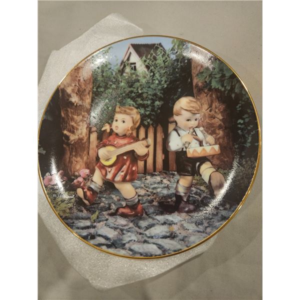 Hummel collector plate "private parade"