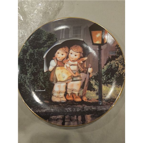 Hummel collector plate "stormy weather"