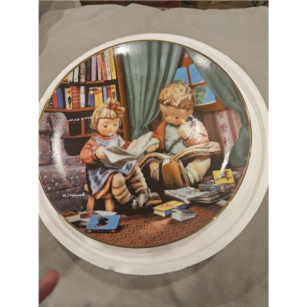 Hummel collector plate "budding scholars"