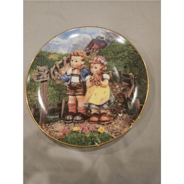 Hummel collector plate "country crossroads"