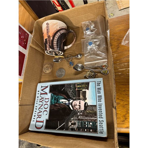 Spoons mug salt, and pepper, shakers and Boeuk