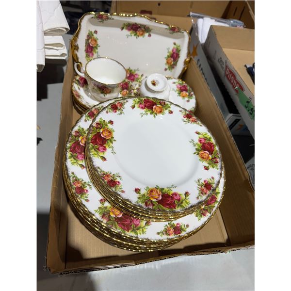 Old country roses, dishes