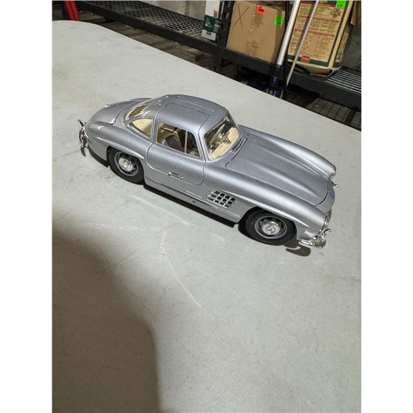 Mercedes-Benz 300 SL diecast car