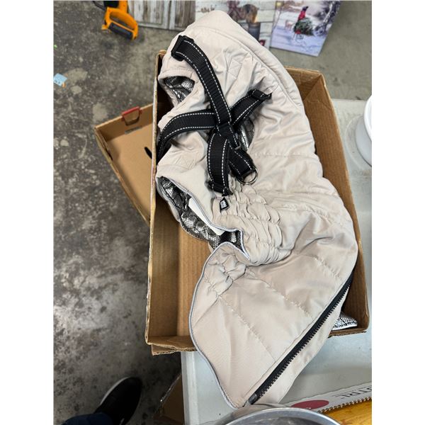 Southpaw pet coat NWT size large