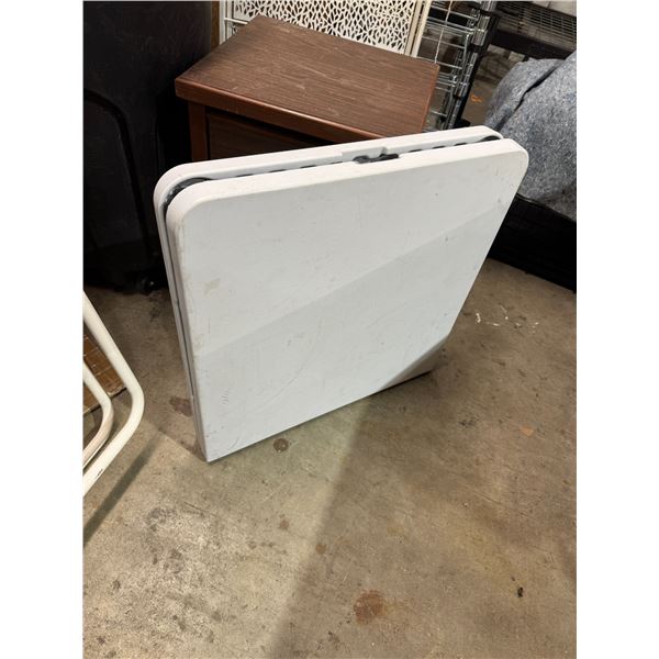 Folding table, smaller adjustable height