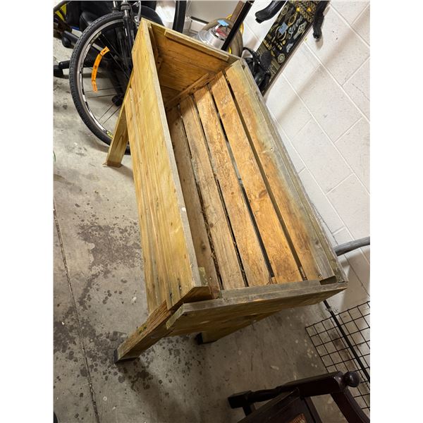 Planter needs screws put back in