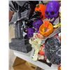 Image 4 : Halloween items