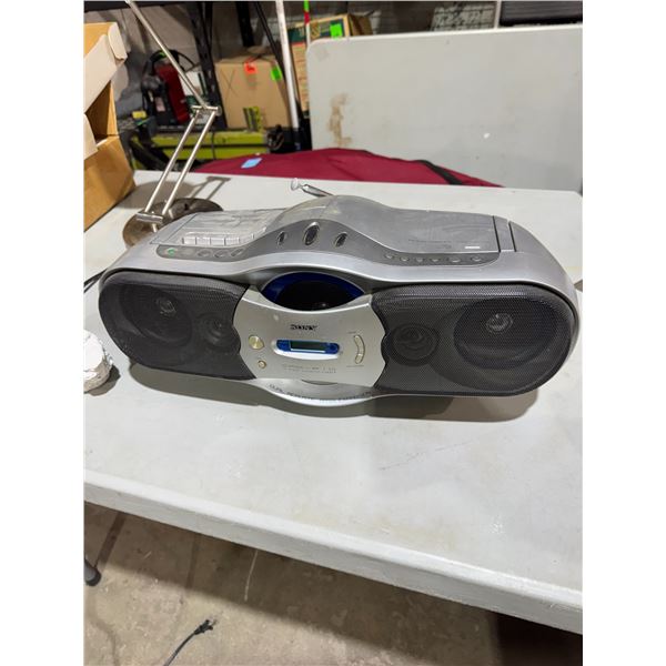 Sony stereo CFO – F10 Radio