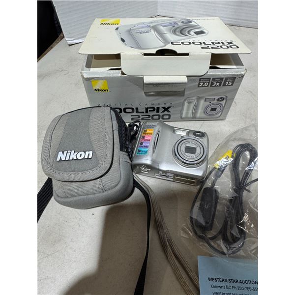 Nikon coolpix 2200 camera
