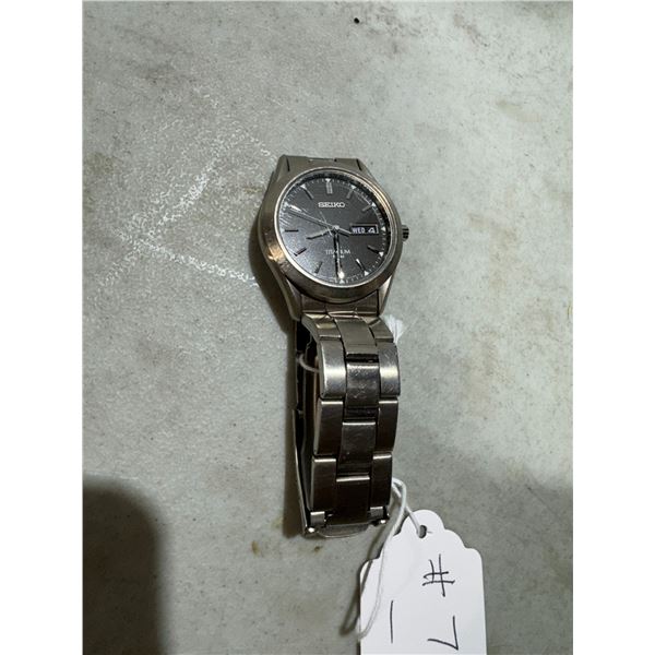 Seiko titanium 50 M wrist watch working