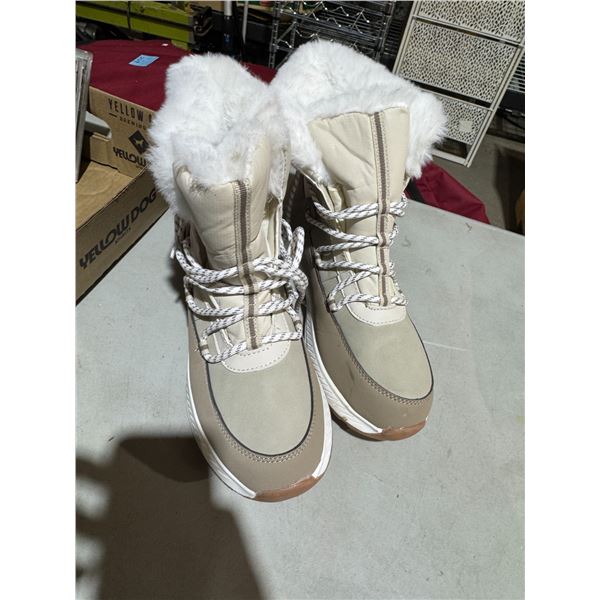 Time & TRU memory foam boots size 9