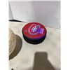 Image 3 : Light up air Puck, Montréal Canadiens batteries included moves around the surface you put it on