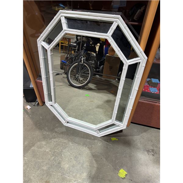Vintage wonder – Glo faux bamboo mirror Hollywood Regency 33" x 26"