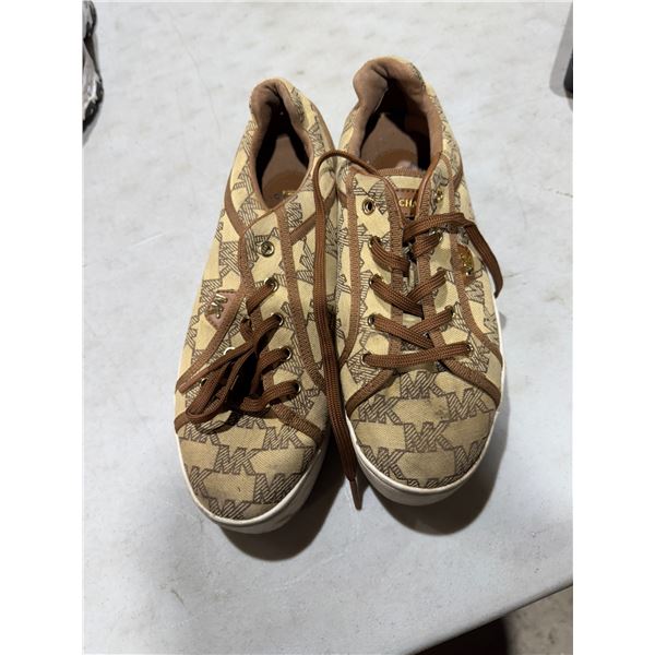 Michael Kors size 7.5 shoes