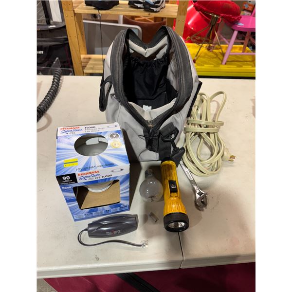 Tool bag with floodlight, flashlight extension cord