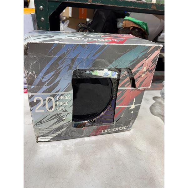 ARCOROC dishes, missing one cup