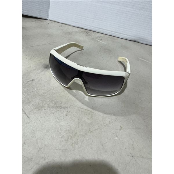 Hey, make your sunglasses