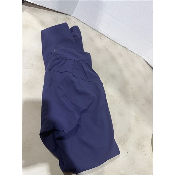 Lulu pants size not shown