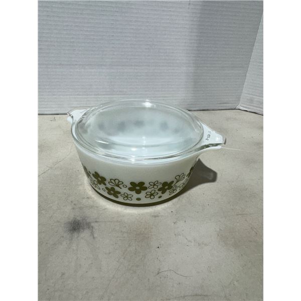Pyrex baking dish with lid