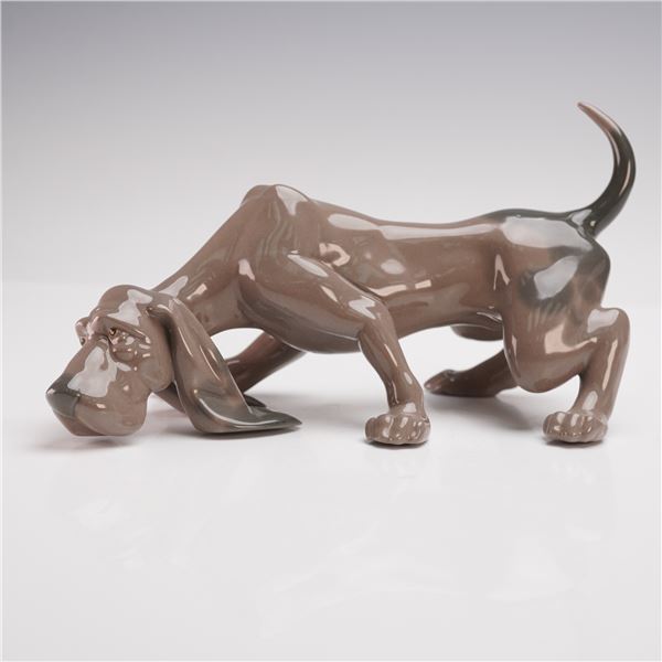 Lladro Porcelain Figurine, Dog Sniffing 01005110