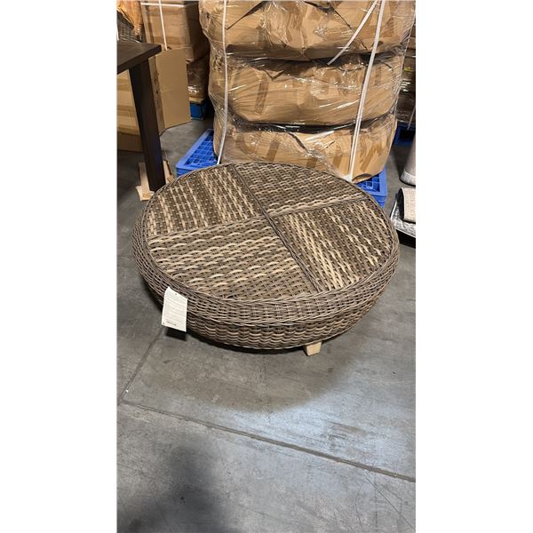 RATANA HILLSBORO SECTIONAL 40" ROUND COFFEE TABLE/OTTOMAN
