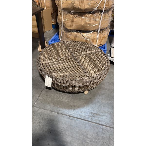 RATANA HILLSBORO SECTIONAL 40" ROUND COFFEE TABLE/OTTOMAN