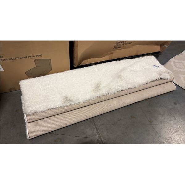 GENERIC WOOLY WHITE RUG (160CM X 230CM)