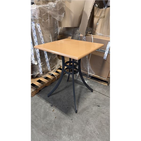 RATANA SEATTLE COUNTER PATIO TABLE BASE WITH APPROXIMATELY 31"X31" TABLE TOP