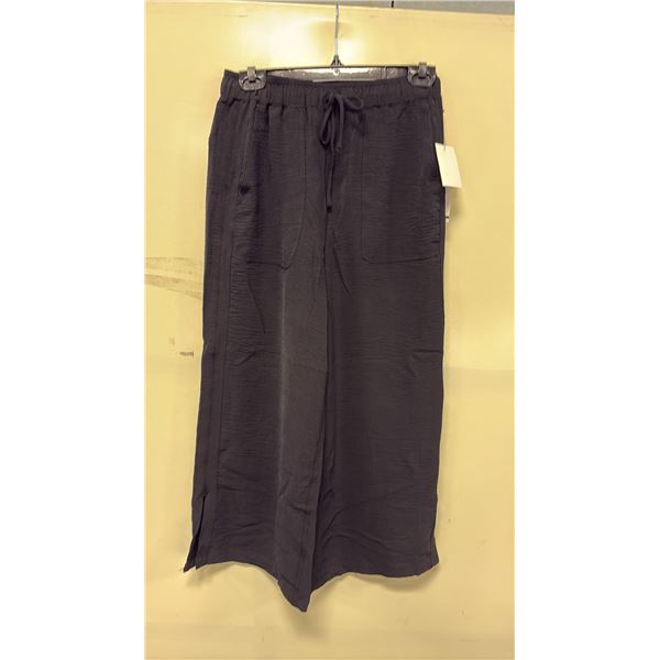 BOX OF JULES & LEOPOLD ASSORTED BLACK PULL ON WIDE LEG CROP CAPRI PANTS