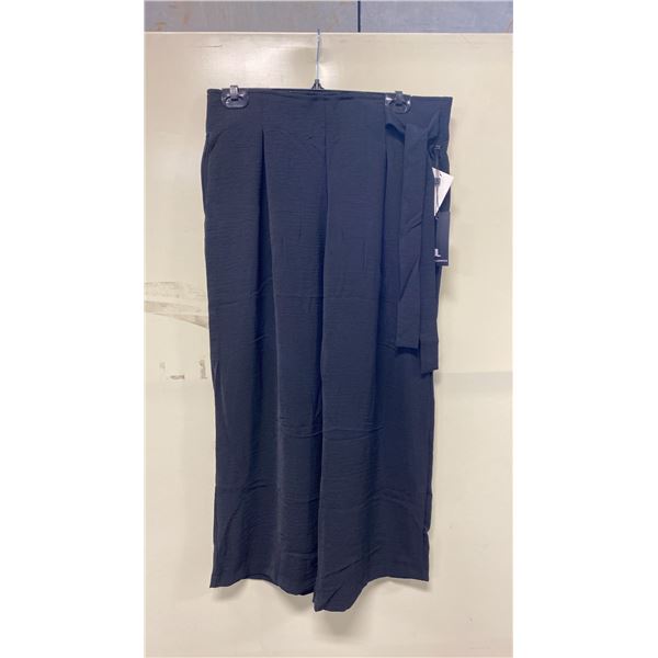 BOX OF JULES & LEOPOLD ASSORTED BLACK PULL ON WIDE LEG CROP CAPRI PANTS